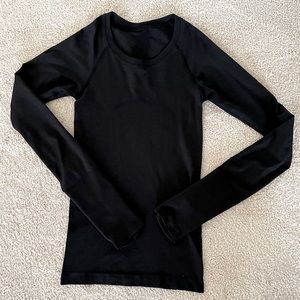 Lululemon long sleeve swiftly tech shirt 2.0 like new Black size 0 worn only 1x